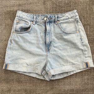 H&M high rise mom shorts